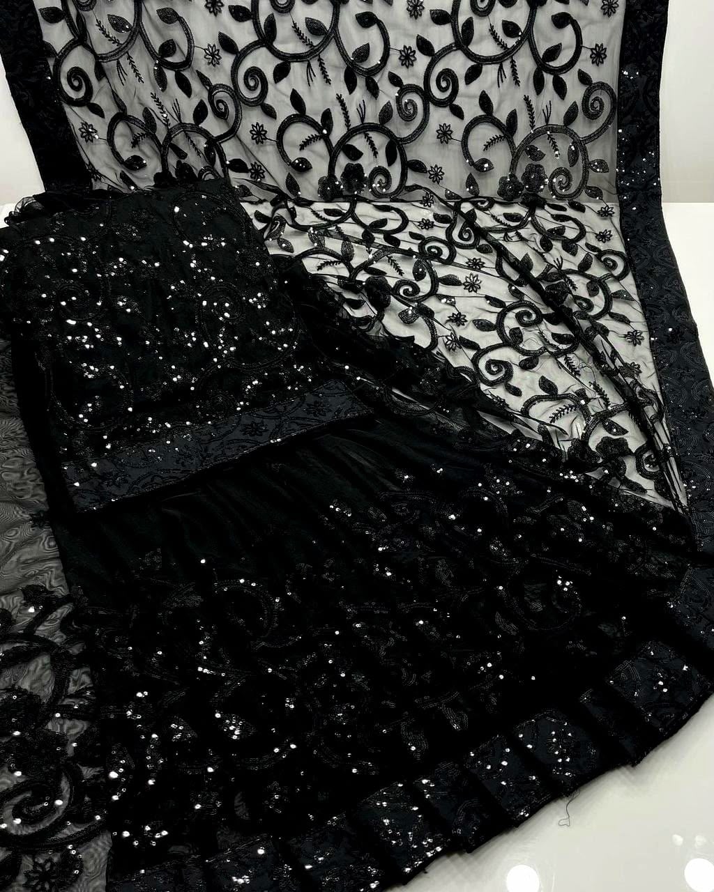 Premium Net Fabric  🌸 Heavy Net Embroidered Pallu 🌸 7 Gaz Complete Saree  🌸 Elegant Indian Style Design 🌸 Soft, Graceful & Party Wear Collection