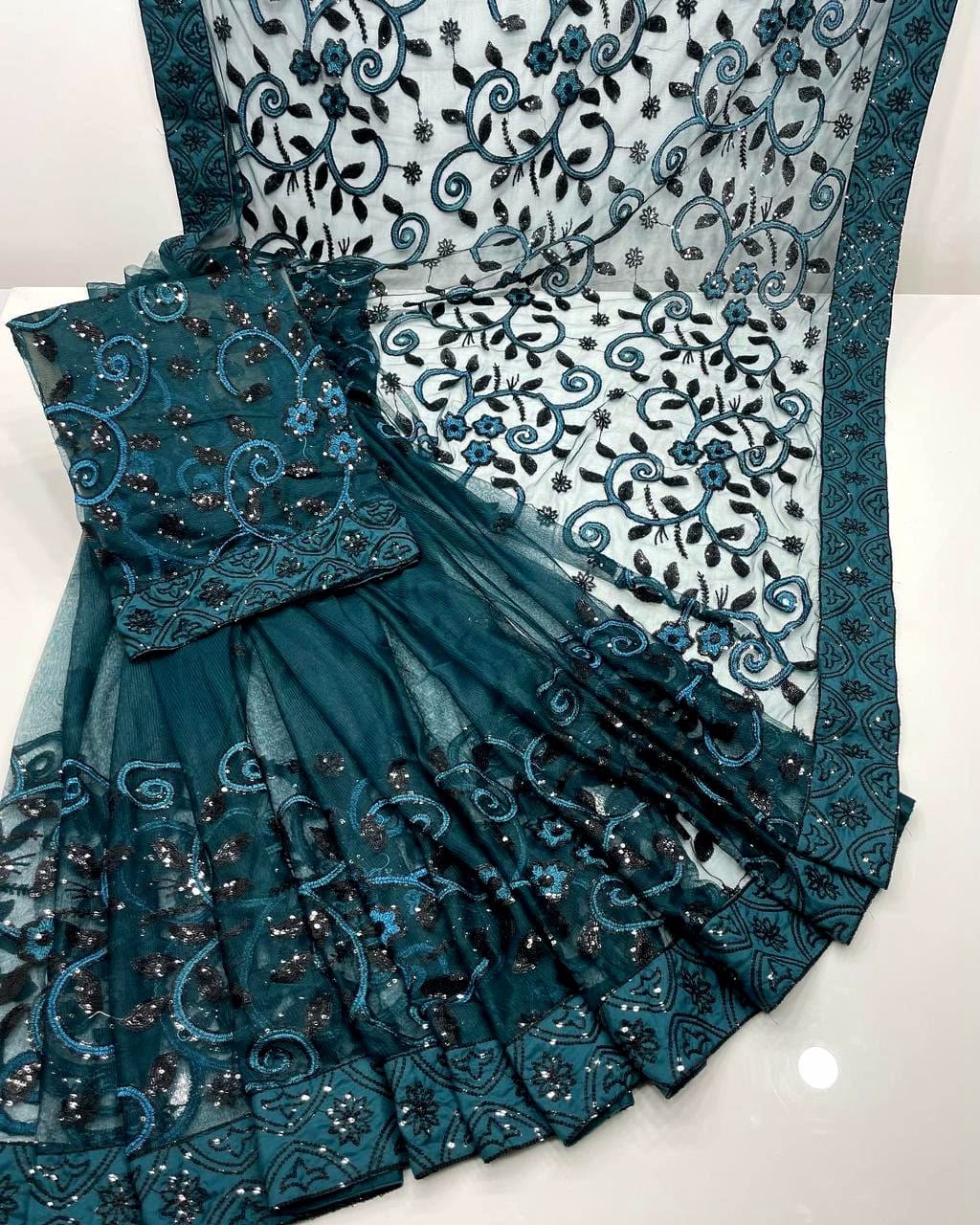 Premium Net Fabric  🌸 Heavy Net Embroidered Pallu 🌸 7 Gaz Complete Saree  🌸 Elegant Indian Style Design 🌸 Soft, Graceful & Party Wear Collection
