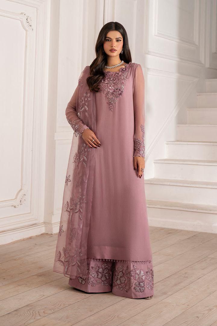MOST ELEGANT OUTFITT BY IZNIK