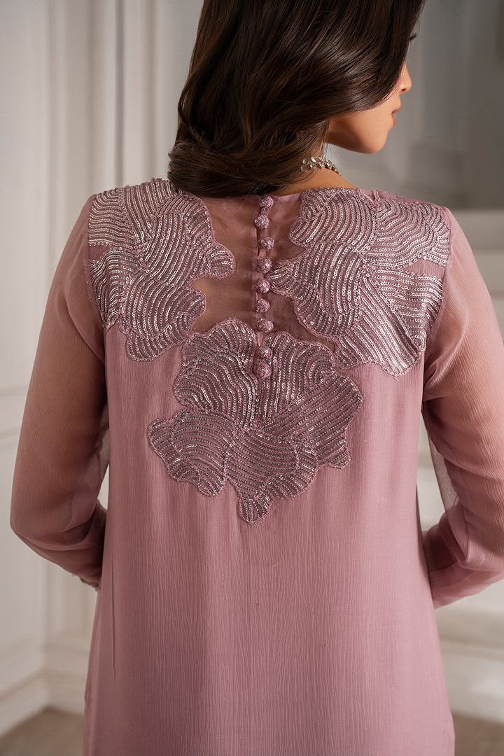 MOST ELEGANT OUTFITT BY IZNIK