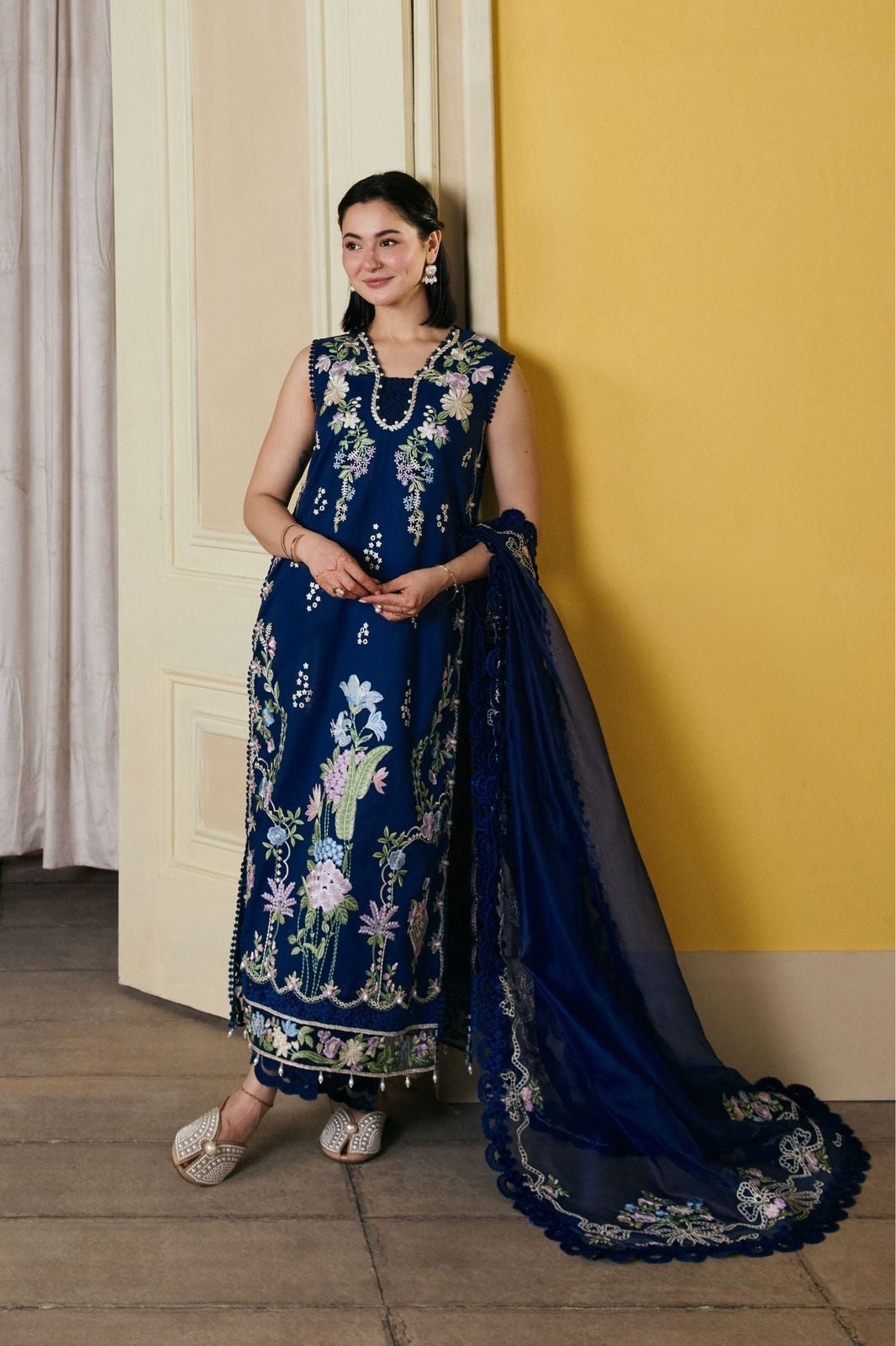 Elegant Danak Embroidered 3-Piece Suit