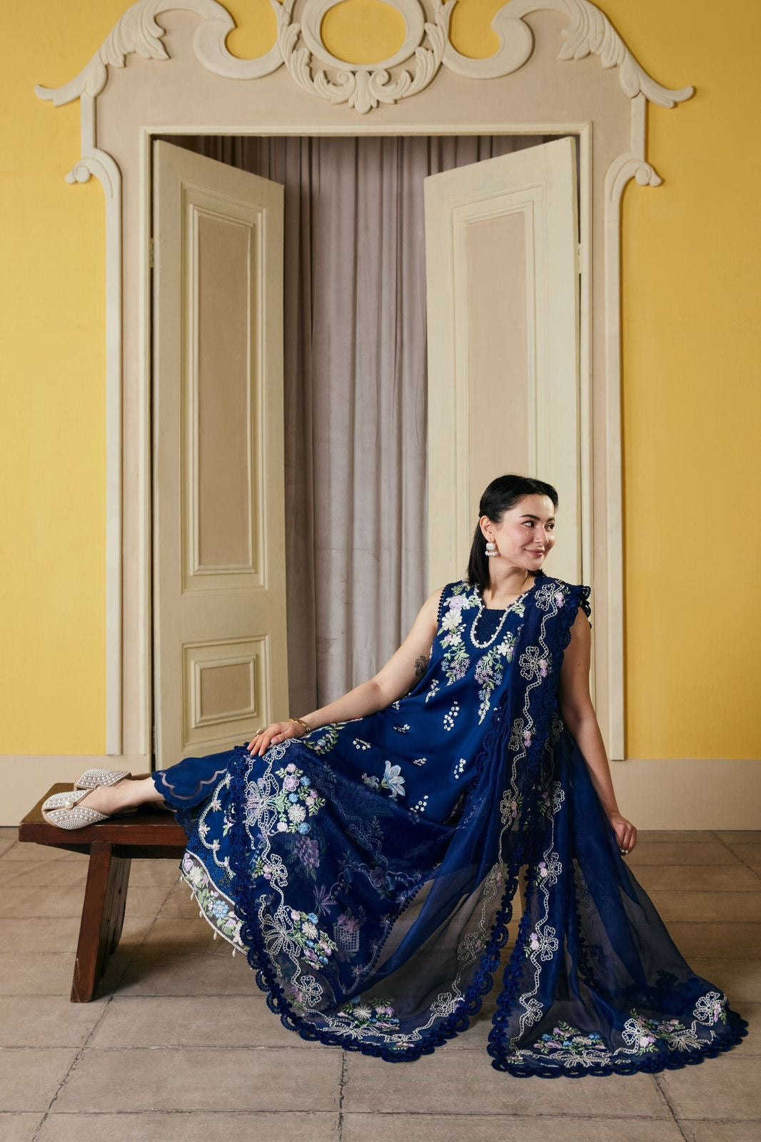 Elegant Danak Embroidered 3-Piece Suit